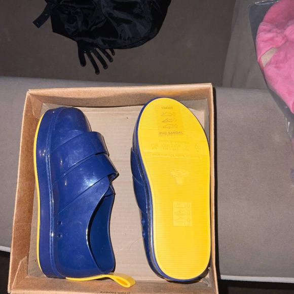 Mini Melissa Mini Gosnea Sneakers – Kids/Unisex Size 9, Never Worn - Picture 6 of 7